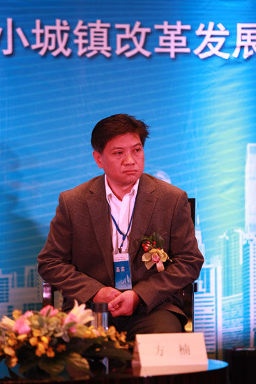 方楠：鼓勵城市服務職能部門開設微博