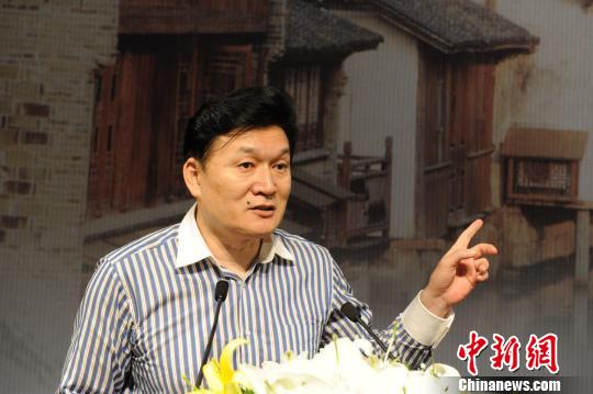 王旭明視微博為新聞發(fā)言臺趣談官員說話之道