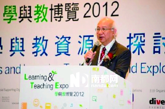 <p>&nbsp;&nbsp;&nbsp;&nbsp;政府資訊科技總監(jiān)賴錫璋在2012香港學(xué)與教博覽談?wù)W(wǎng)絡(luò)對(duì)教育的支持。</p>