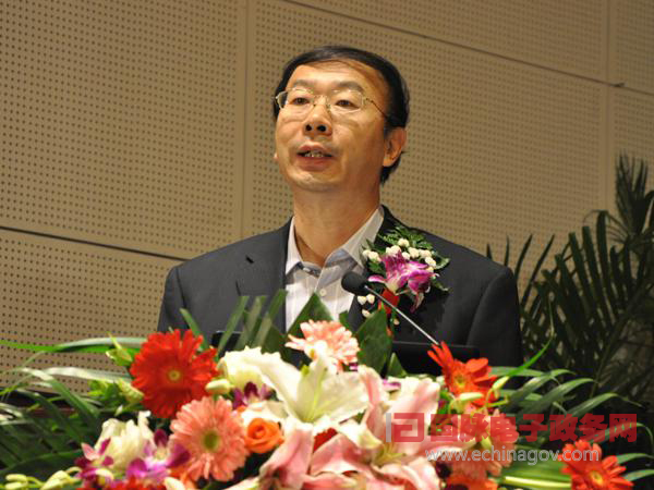 工信部信息化推進(jìn)司司長(zhǎng)徐愈為2013中國(guó)智慧政府發(fā)展年會(huì)致辭