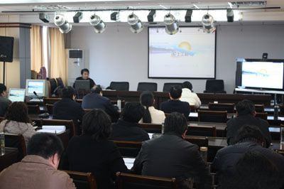 圖為3月6日現(xiàn)場(chǎng)演示黃岡市國(guó)土資源局電子政務(wù)系統(tǒng)公文流轉(zhuǎn)流程