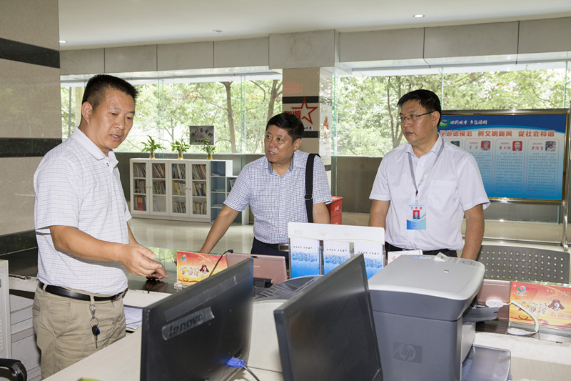 遵義市市政府督查組到播州區(qū)督查“互聯(lián)網(wǎng)+政務(wù)服務(wù)”工作