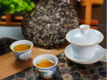 傳承技藝不忘創(chuàng)新改良，瑜承小匠攜手工廠制作現(xiàn)代餅茶