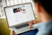 托福跟雅思的區(qū)別有哪些，怎么選投入少、申請?jiān)盒C(jī)會多？