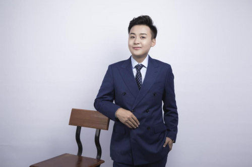 主持人趙艷章：奔跑的青春“無可替代”