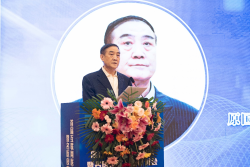 中國民族醫(yī)藥學(xué)會(huì)會(huì)長、原國家中醫(yī)藥管理局醫(yī)政司司長許志仁