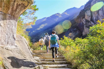 準(zhǔn)備一雙兒童運(yùn)動(dòng)鞋，讓孩子勇敢探索